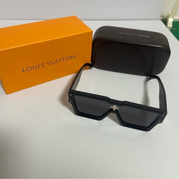 Louis Vuitton Black Sunglasses with Gold Accent - Picture 2 of 4